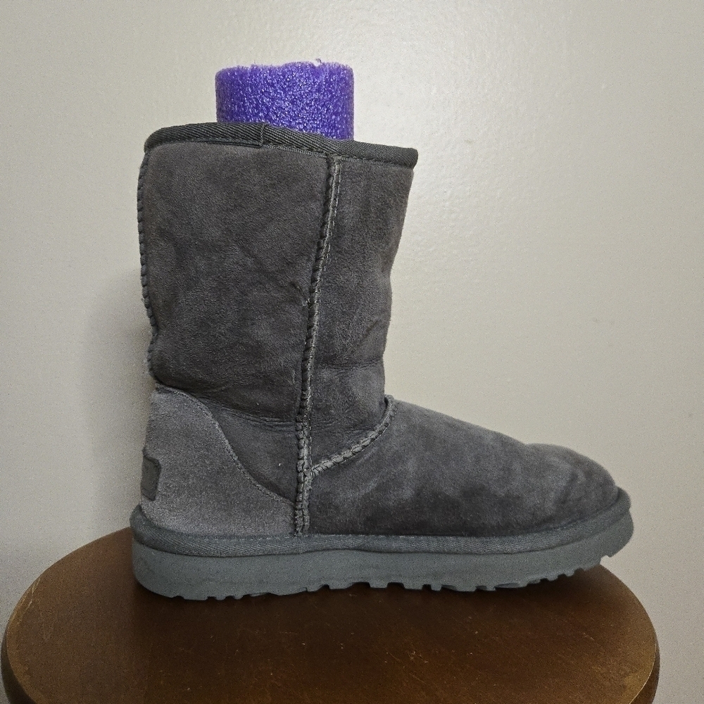 UGG Women's Classic Boots - Picture 4 of 10